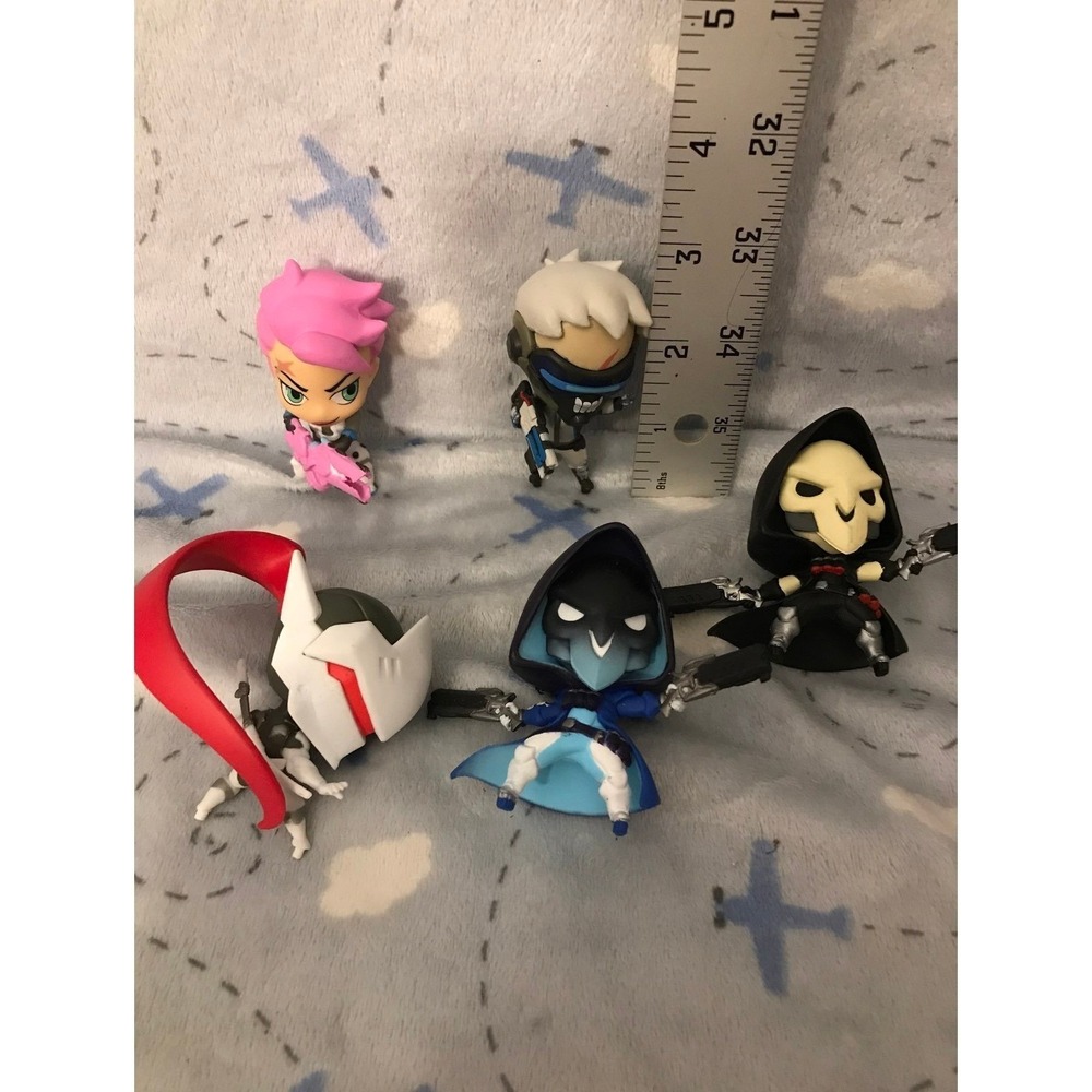 5‎ cute but deadly overwatch figs b17
